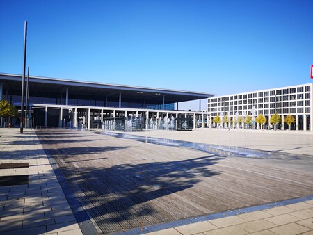 Parkplatz Flughafen Berlin Brandenburg - Sorgenfrei am Flughafen parken mit ICH-PARKE-BILLIGER