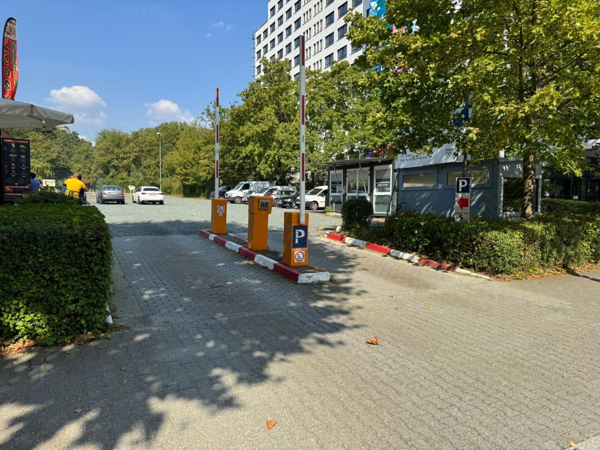 Außenparkplatz Prestige-Parking Shuttle-Service