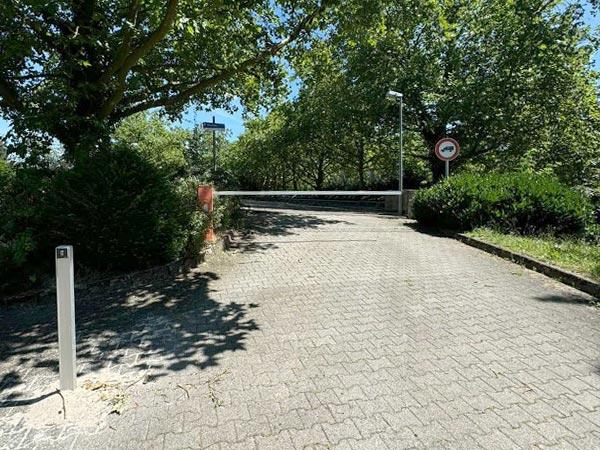 Außenparkplatz Fra-Mangat Shuttle