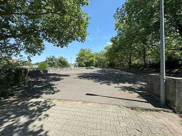 Außenparkplatz Fra-Mangat Shuttle