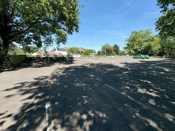 Außenparkplatz Fra-Mangat Shuttle