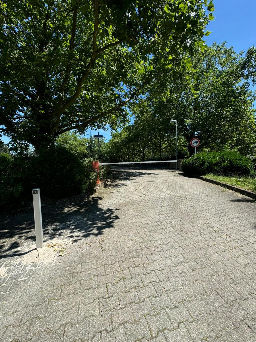 Außenparkplatz Fra-Mangat Shuttle