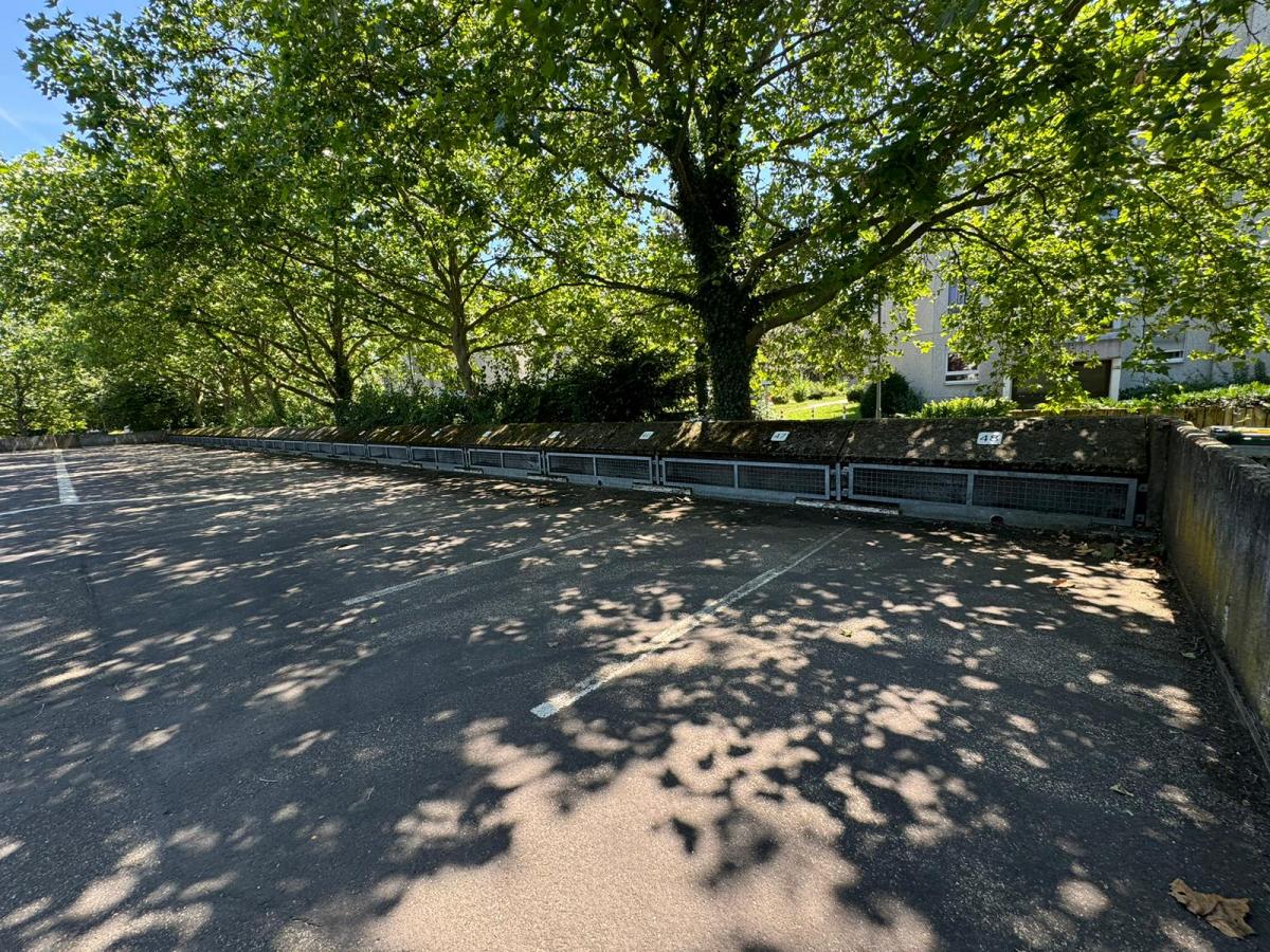 Außenparkplatz Fra-Mangat Shuttle