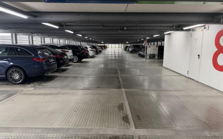 Parkhaus Frankfurt Airport | Nur 800m zum Terminal | Überdacht