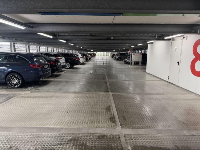 Parkhaus Parkhaus 800m to Airport