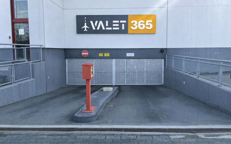Premium-Tiefgarage 5KM vom Airport