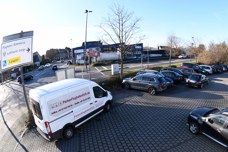 Außenparkplatz Parkenflughafendus