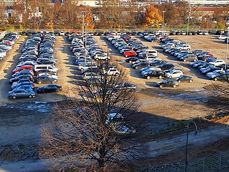 Außenparkplatz Flughafen-Shuttle-Parkplatz