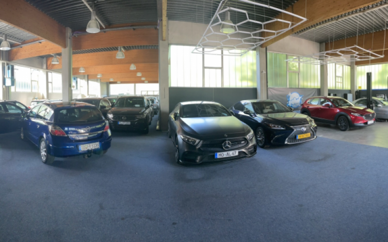 Hallenparkplatz Journey First