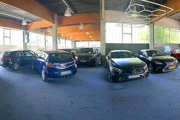 Hallenparkplatz Journey First